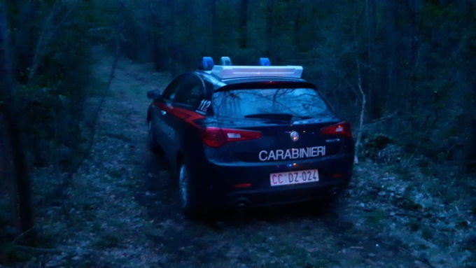 Ucciso con arma da fuoco: è giallo sul cadavere trovato a confine con Gerenzano