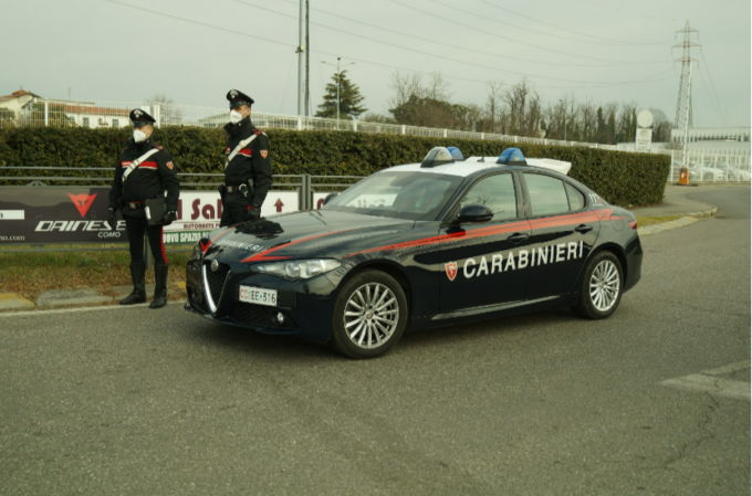 Rapinava prostitute minacciandole col coltello: arrestato un uomo
