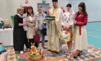 Mozzate, i rifugiati ucraini festeggiano la Pasqua ortodossa in palestra