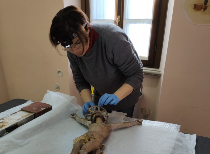 Croce processionale ritrovata in una soffitta ad Arsago Seprio