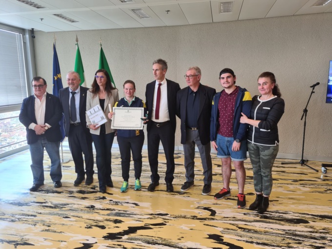 Il Consiglio regionale premia Tetiana Hlyvka, campionessa mondiale di curling ospitata da una famiglia varesina