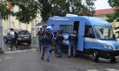 Giornata internazionale dei bambini scomparsi, camper della Polizia fuori dalle scuole