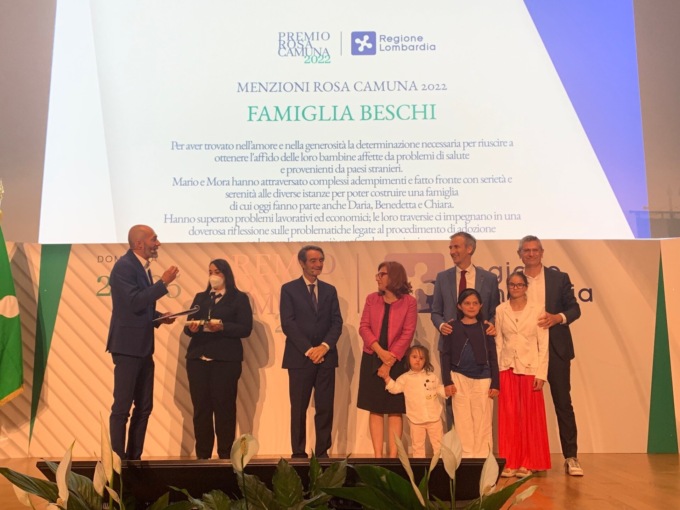 Regione Lombardia consegna la Rosa Camuna: doppia menzione speciale per due varesine