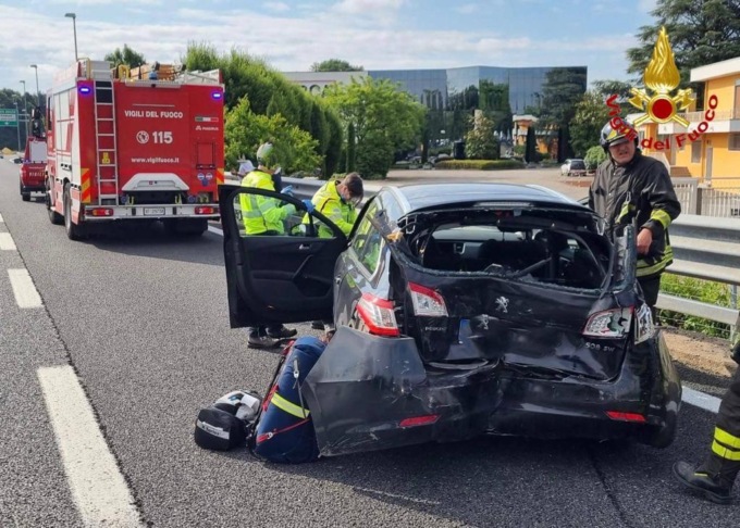 Incidente a catena all’uscita di Busto dell’A8, coinvolte auto, un furgone e un camion