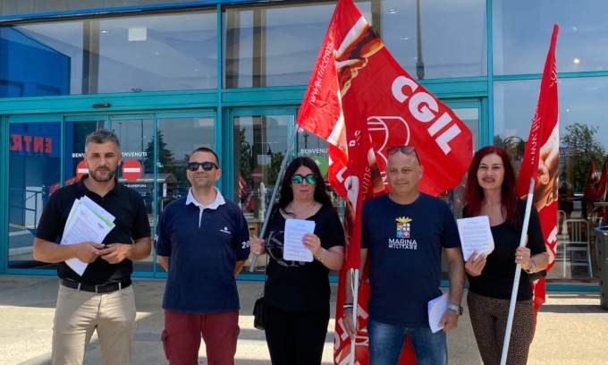 Ex Auchan, vincono il ricorso ma vengono licenziati