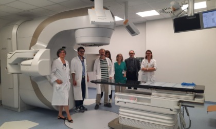 L'Asst Sette Laghi sta installando un nuovo acceleratore lineare per la Radioterapia