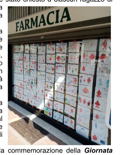 Oltre ottanta disegni rendono speciale la vetrina della farmacia
