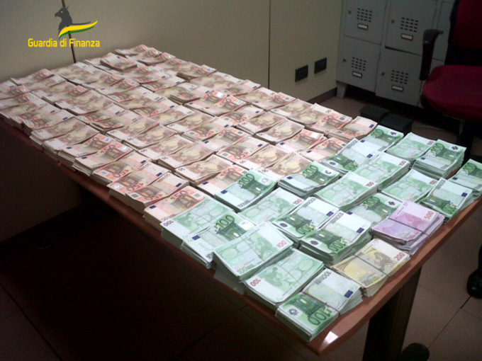 Usura, prestiti con tassi del 120% a imprenditori in difficoltà, 5 arresti