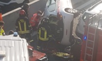 Ribaltamento in A8, codice rosso in autostrada