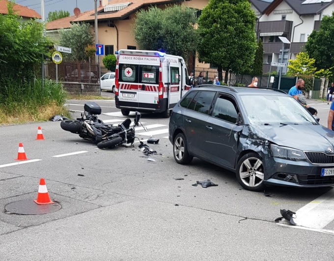 Incidente auto-moto, codice giallo a Castellanza
