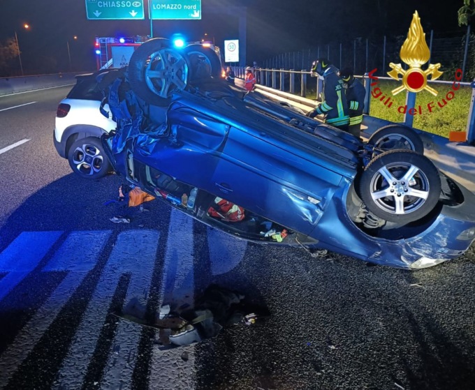 Auto si ribalta sulla A9