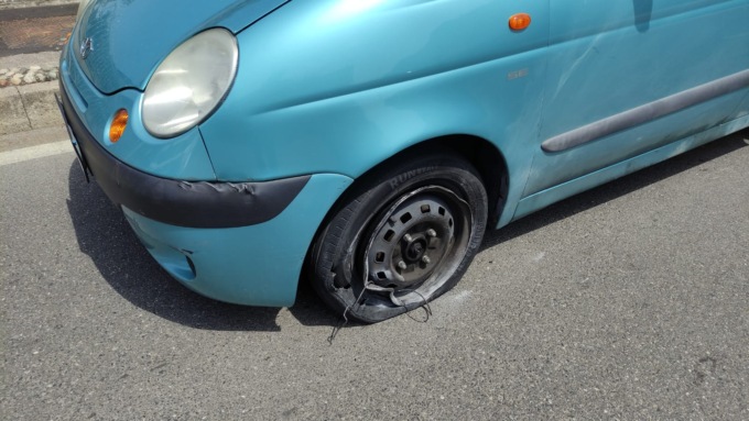 Malore al volante, finisce contro un muro: illesa