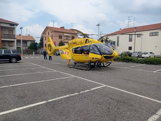 Elisoccorso alle scuole di Venegono, bambina in codice rosso