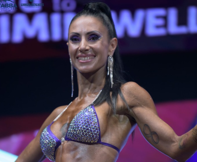 Miss Bikini a 45 anni: la storia di “Wonder”