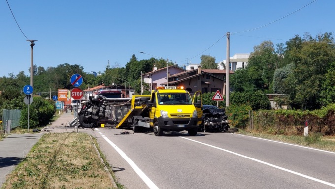 Incidente mortale in Varesina a Venegono, strada chiusa