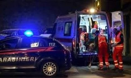 Incidente a Fenegrò con auto ribaltata: 4 feriti