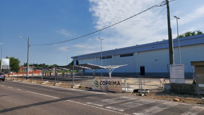Cambio di programma alla Lidl di Tradate: parcheggio da stringere, spazio alla ciclabile