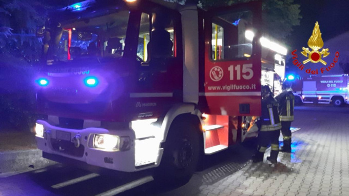 Incendio in un appartamento di Busto, salvati gli inquilini SIRENE DI NOTTE