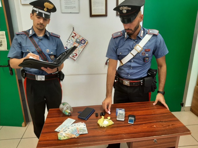 Spacciava cocaina in casa: arrestato 48enne