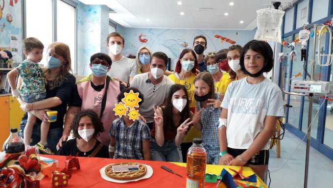 Il managing Director di PGIM da Chicago al Del Ponte per giocare e fare lavoretti coi bambini ricoverati
