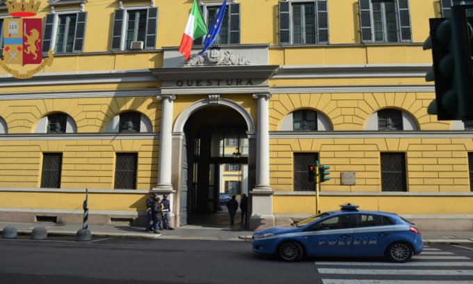 Lascia la figlia di 16 mesi da sola per sei giorni: quando torna a casa la trova morta