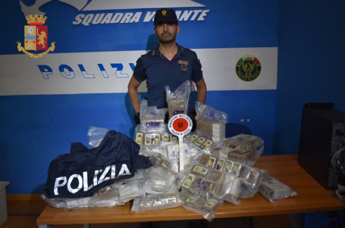 Consegna di hashish intercettata a Lonate: 44kg sequestrati, tre arresti