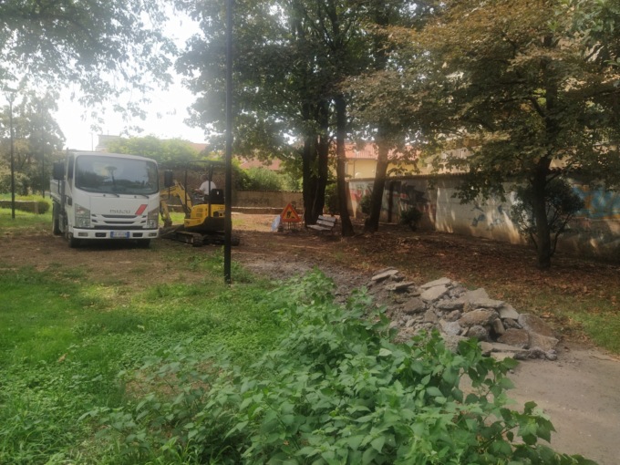 Parco De Rocchi: ultimo e conclusivo intervento sulla pavimentazione dei vialetti