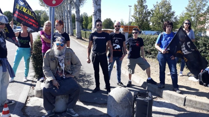 Origgio, contestata la fiera dei rettili