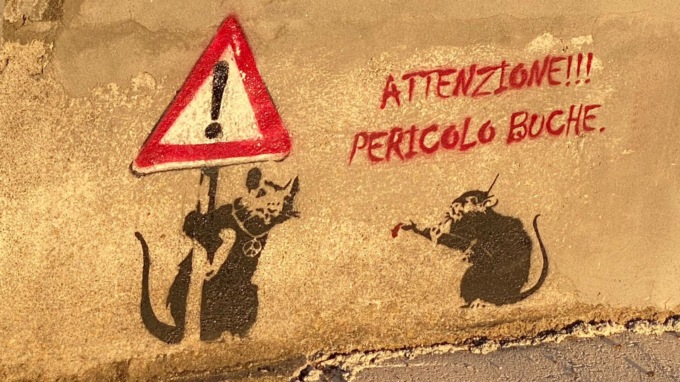 I topi di Banksy (o quasi) arrivano a Saronno… contro le buche