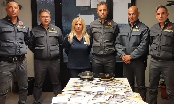 Sul treno dalla Svizzera con un milione e mezzo di euro