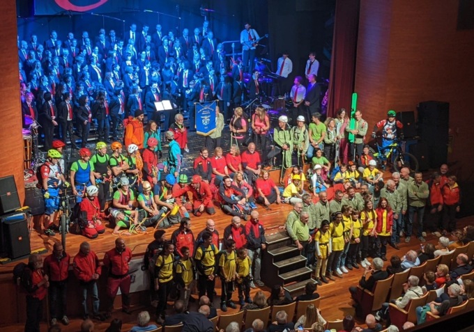 Coro Divertimento Vocale al Teatro Condominio per i 100 anni del CAI