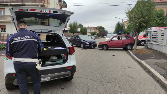 Cislago, schianto in via San Giovanni Bosco: due feriti