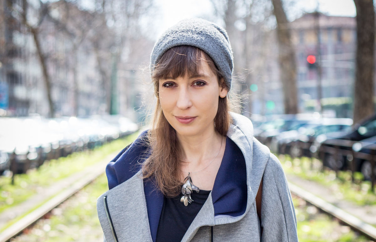 Faccia di donna stravolta dal sonno - Laura Imai Messina