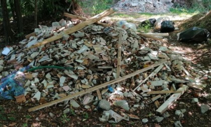 Contro l'abbandono di rifiuti nei boschi Magnago blocca gli accessi al Parco