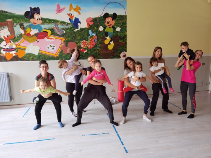 Con i Ballerini X Caso mamma e figli danzano insieme