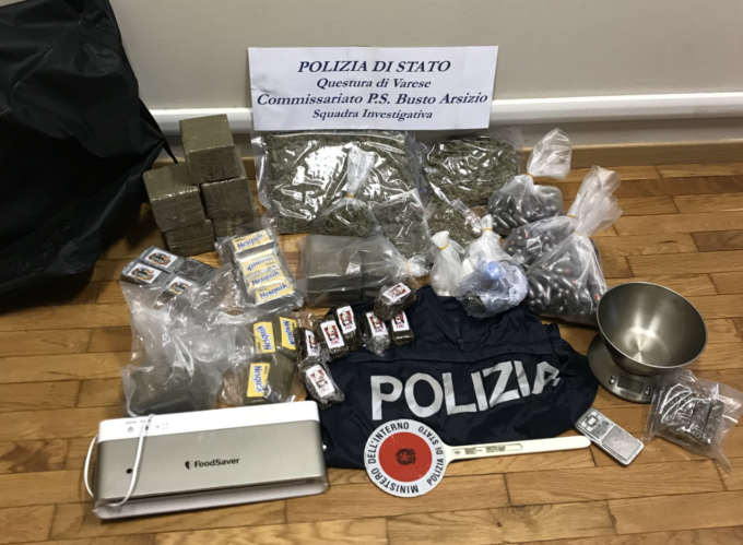 Beccato con 15kg di stupefacenti: pusher in manette