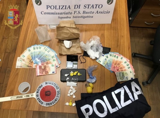 Spaccio a domicilio, in casa aveva un etto di cocaina: arrestato a Busto