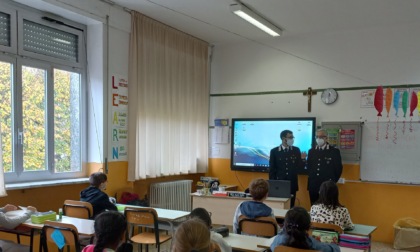 Carabinieri in aula a Varese per l'educazione ambientale