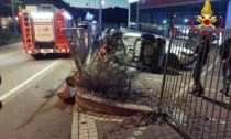 Incidente in viale Belforte, auto sul fianco nel parcheggio