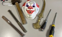 Ladri clown colti sul fatto durante un tentato furto in villa