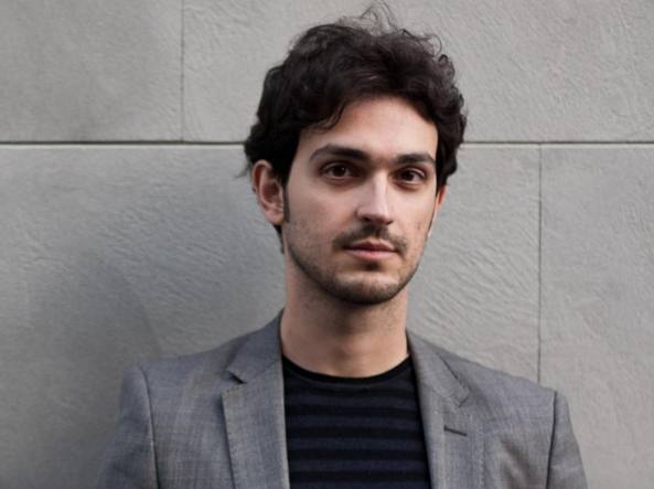 Lo scrittore Fontan al teatro Pasta con “Il Mago di Riga”