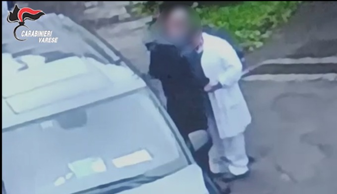 Mazzette in obitorio a Saronno per “promuovere” le agenzie di pompe funebri: 10 misure cautelari