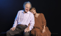Lella Costa ed Elia Schilton sul palco del Giuditta Pasta in una struggente storia d'amore