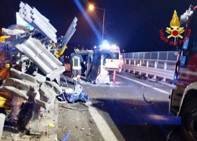 Ribaltamento in tangenziale, soccorsi in codice rosso a Vedano