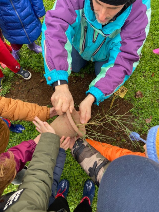 I bambini dell’asilo e i ragazzi di prima media animano la 20^ Festa dell’albero di Uboldo