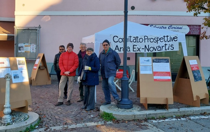 Il Comitato ex Novartis in piazza per raccogliere le firme e chiedere un incontro aperto