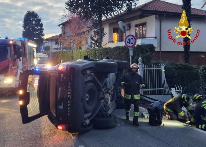 Incidente, ribaltamento e fuga di gas a Olgiate Olona