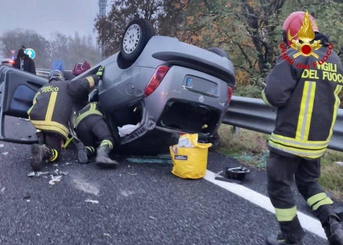 Ribaltamento sulla 336, ferita una ragazza di 23 anni