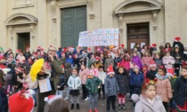 I bambini dell'Ignoto Militi in piazza per augurare a tutti un buon Natale