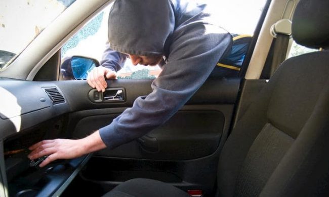 Dieci auto svaligiate in due notti: individuato e denunciato il ladro seriale